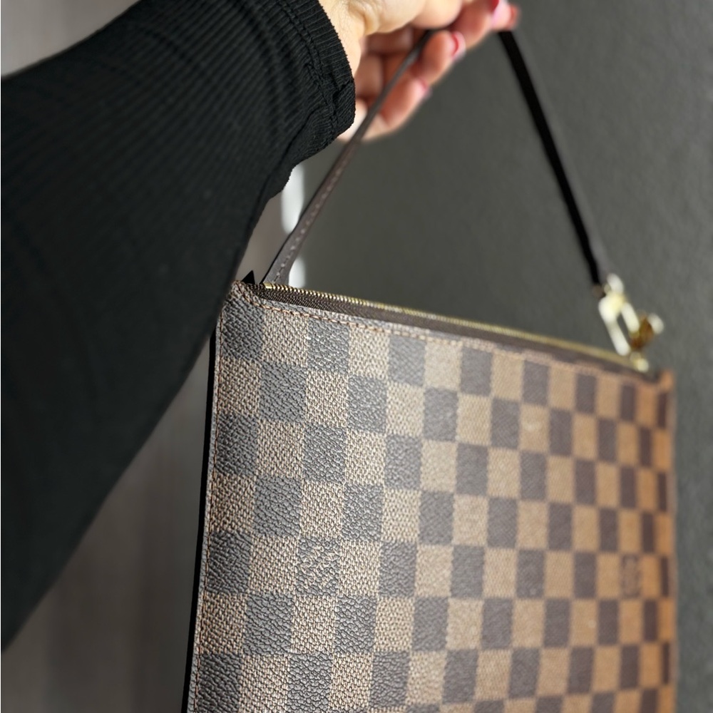 Louis Vuitton Pouchette